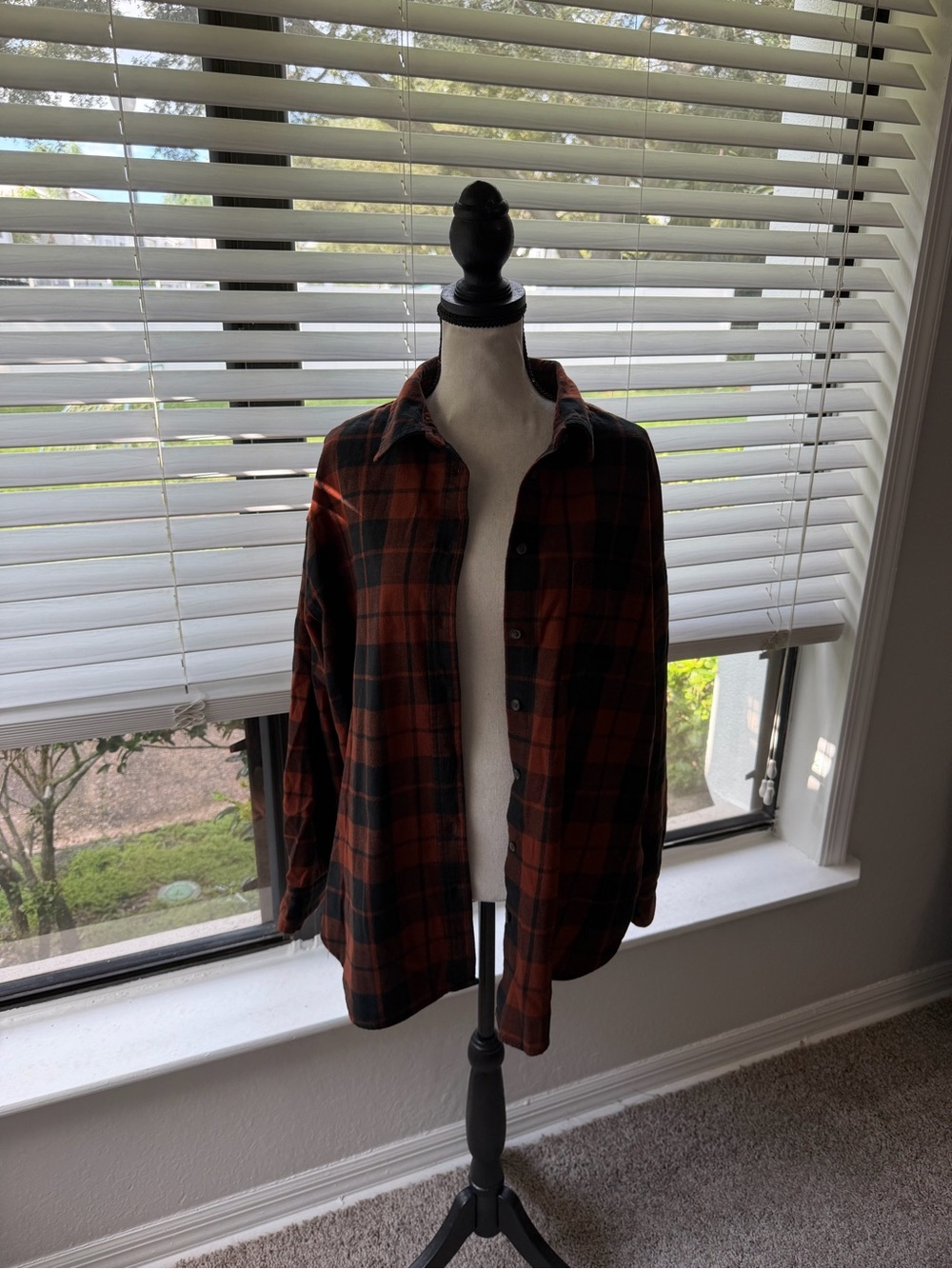 Universal Thread Women’s Rust and Black Plaid Button-Up Shirt